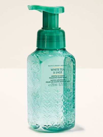 Săpun spumă pentru mâini Bath & Body Works White Tea & Sage 259 ml, în flacon verde deschis cu pompă.