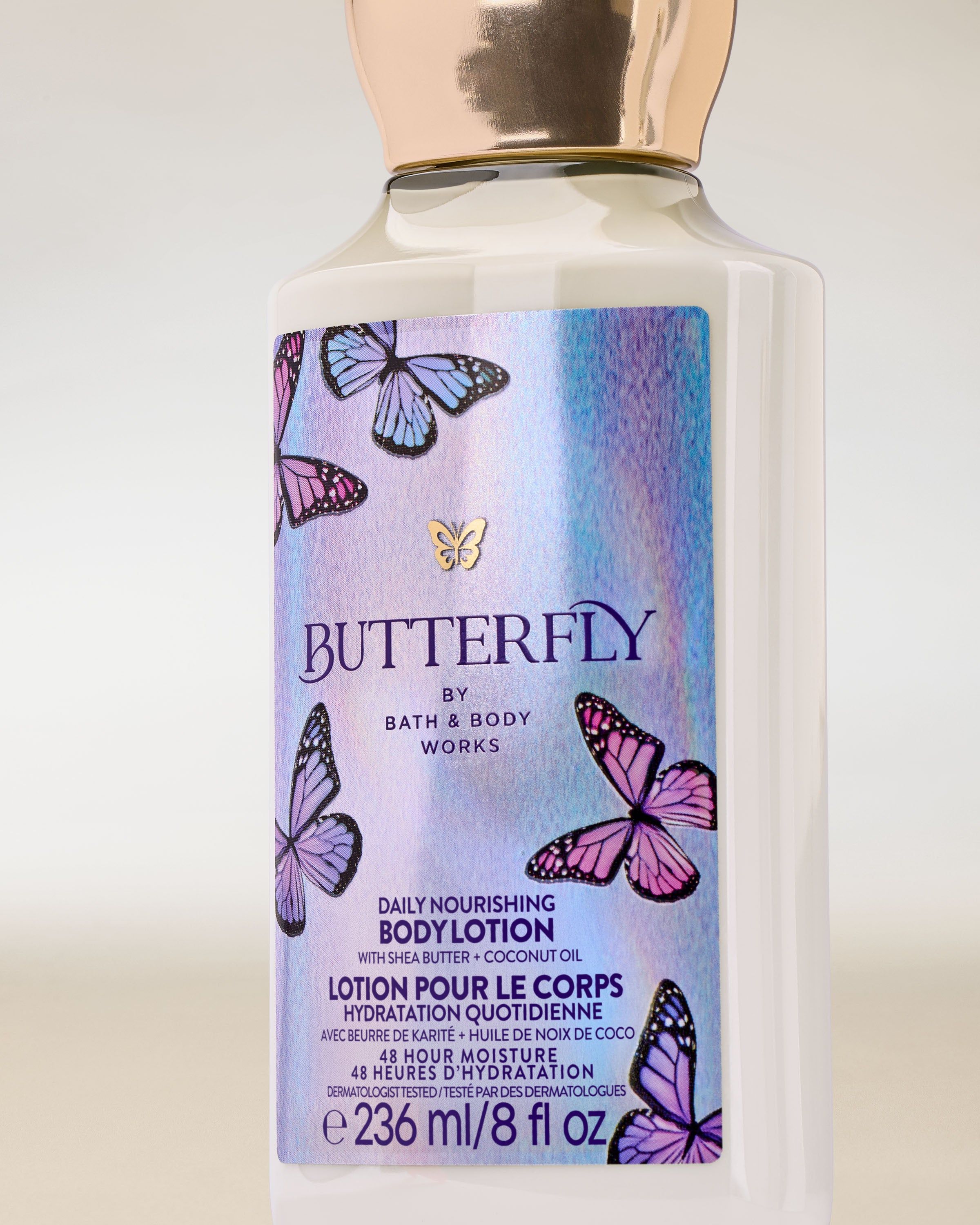 Loțiune de corp Butterfly Bath & Body Works într‑o sticlă deschisă cu etichetă holografică și motiv de fluturi