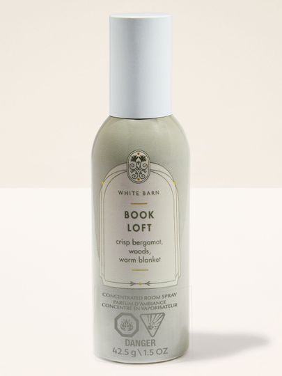 White Barn Book Loft – spray de cameră bej‑gri cu note de bergamotă, lemn și căldură confortabilă.
