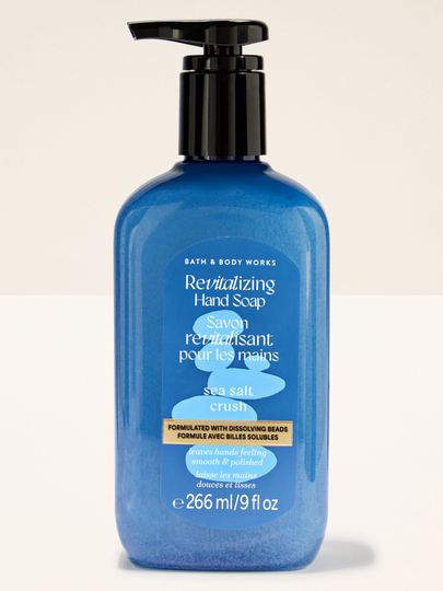 Gel pentru mâini Bath & Body Works Sea Salt Crush 266 ml, în flacon albastru cu pompă.