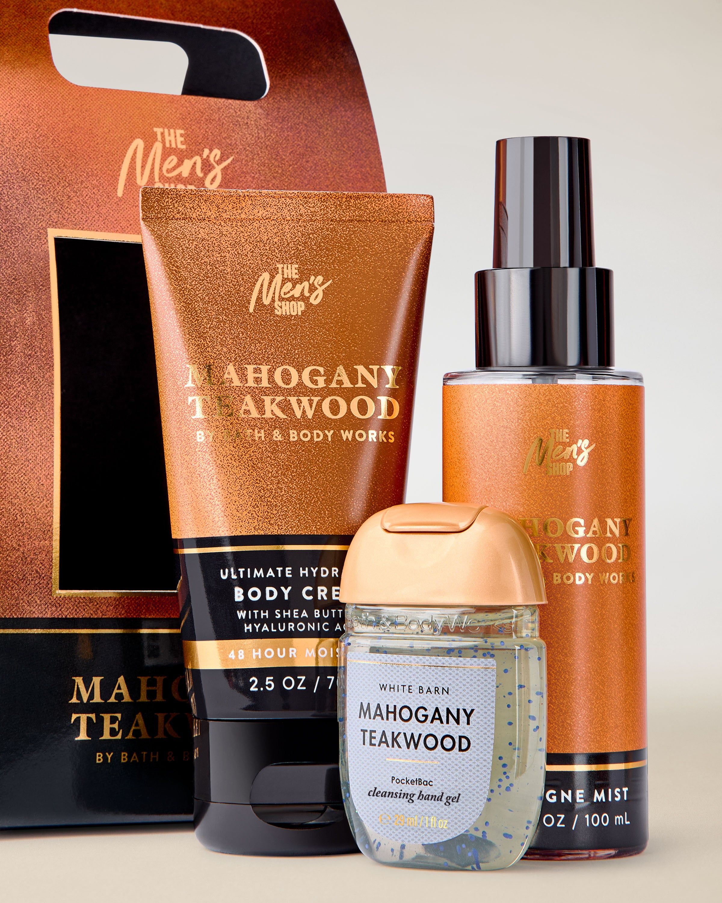 Setul cadou Mahogany Teakwood cu spray, cremă de corp și gel pentru mâini, prezentat într-un ambalaj practic, gata de oferit.