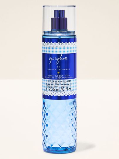 Spray parfumat Bath & Body Works Gingham 236 ml, în flacon albastru cu pulverizator.