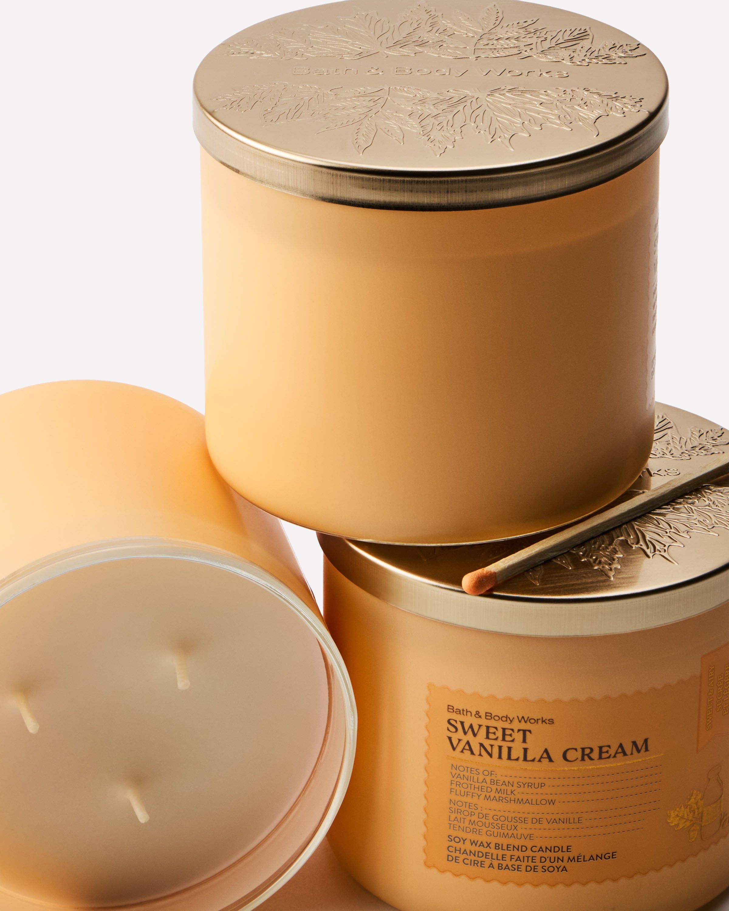Lumânare parfumată Bath & Body Works Sweet Vanilla Cream din amestec de ceară de soia, 3 fitiluri