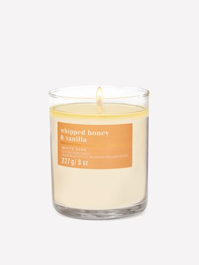 Lumânare parfumată Whipped Honey & Vanilla White Barn în borcan de sticlă cu o flacără