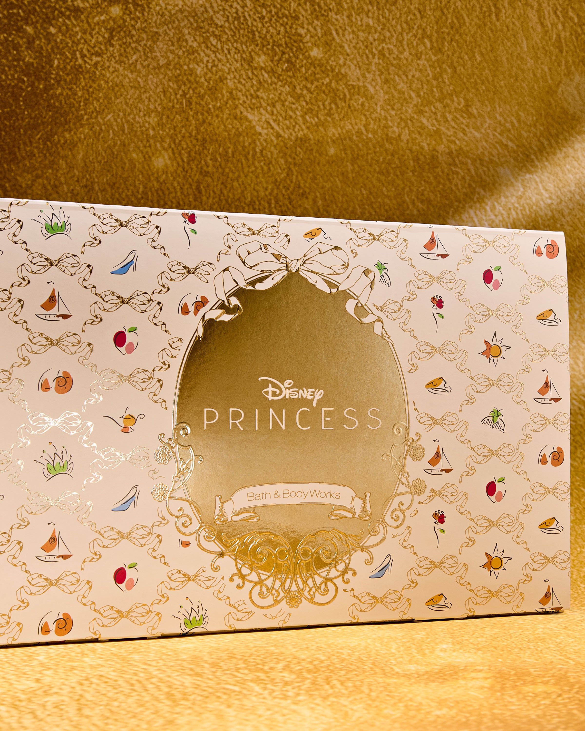 Cutie decorativă Disney Princess cu simboluri tematice — perfectă pentru un set cadou.