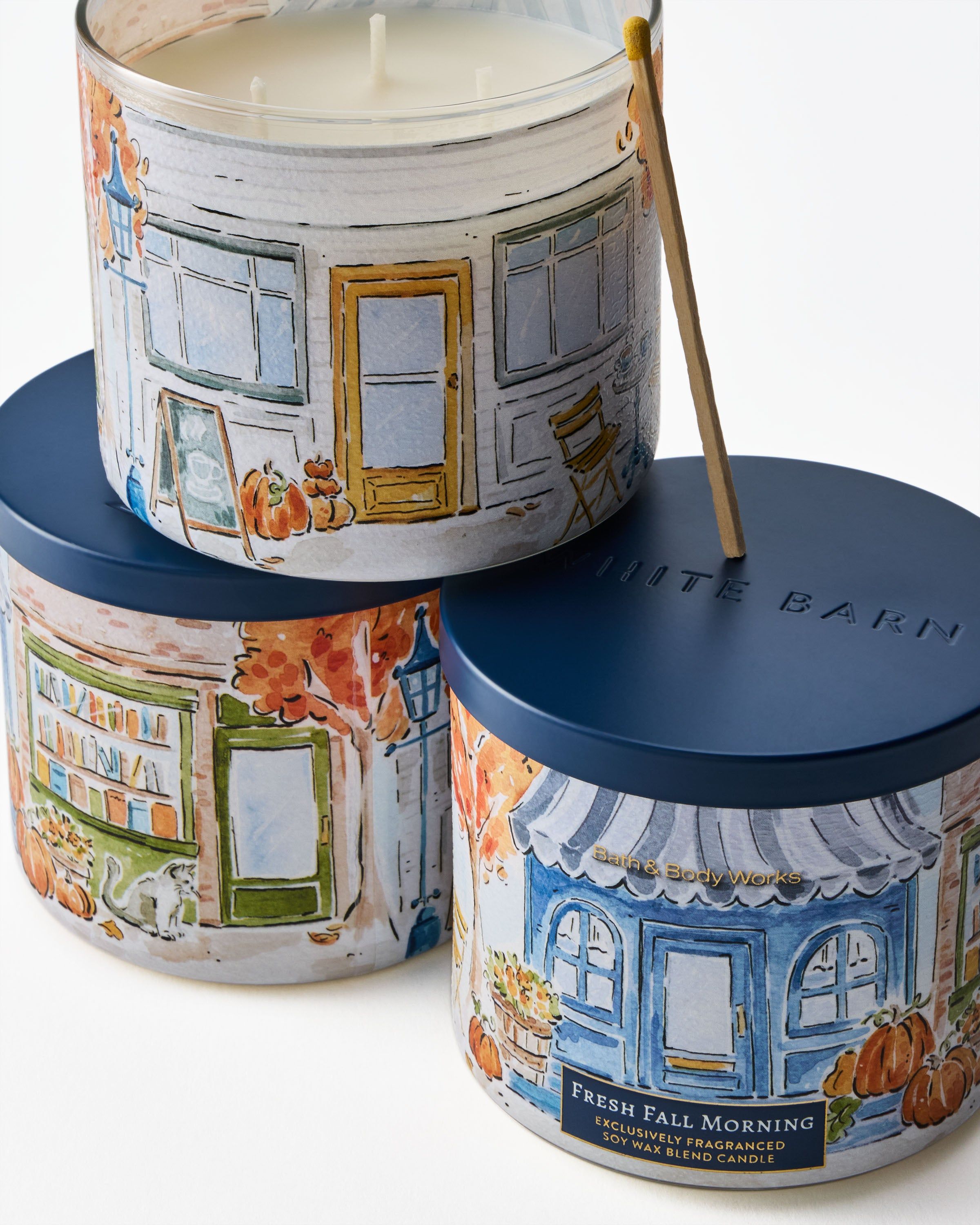 Lumânare parfumată Bath & Body Works Fresh Fall Morning din amestec de ceară de soia, 3 fitiluri