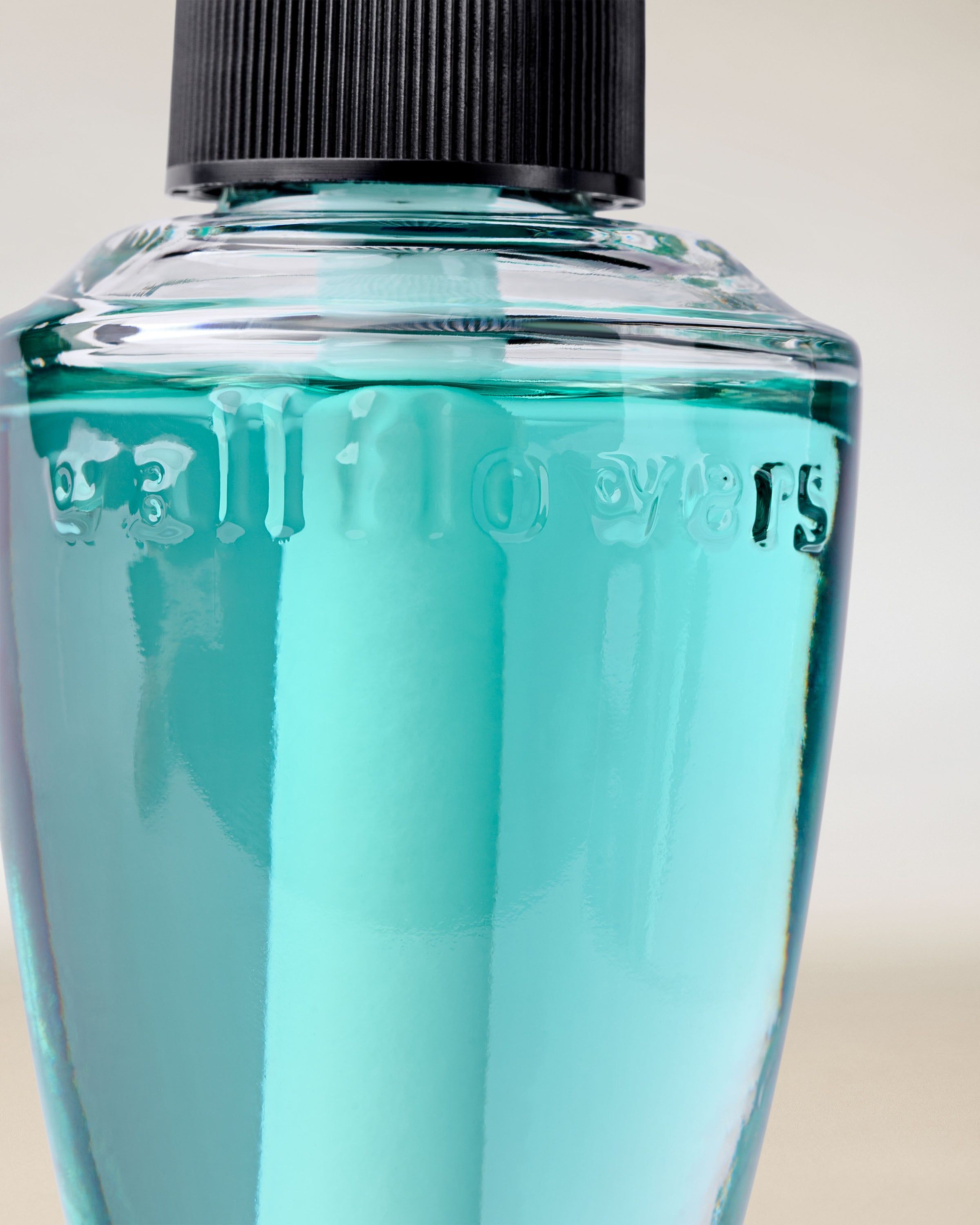 Rezerve Wallflowers Sea Salt & Driftwood – aromă caldă, lemnoasă, în sticluță turcoaz Bath & Body Works.