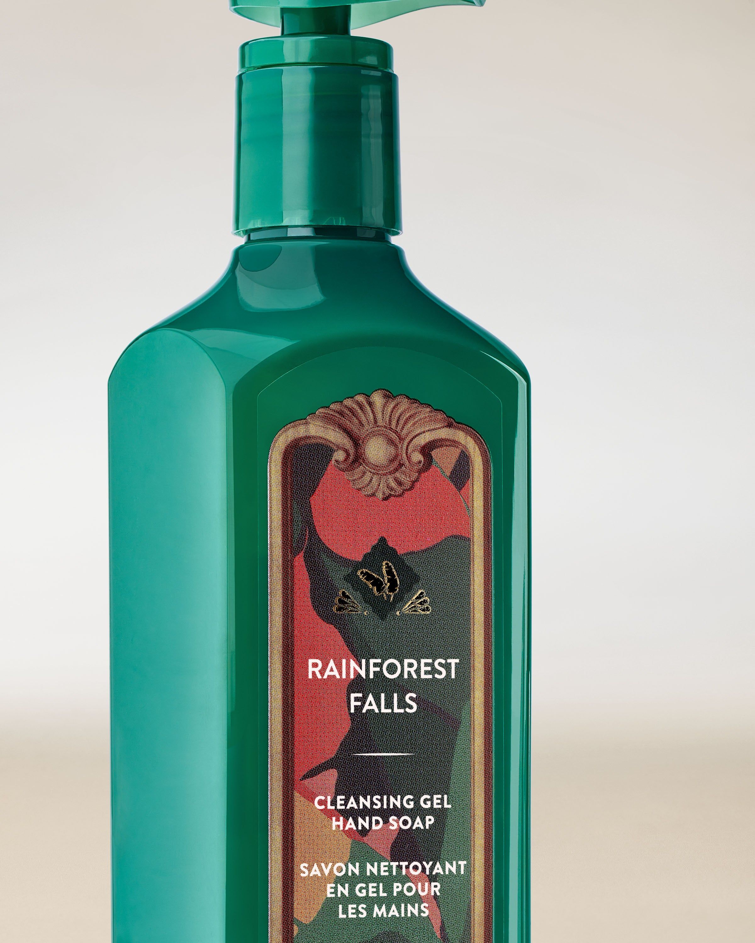 Rainforest Falls – gel pentru mâini în ambalaj verde, cu pompă și etichetă elegantă în tonuri tropicale de verde și roșu.
