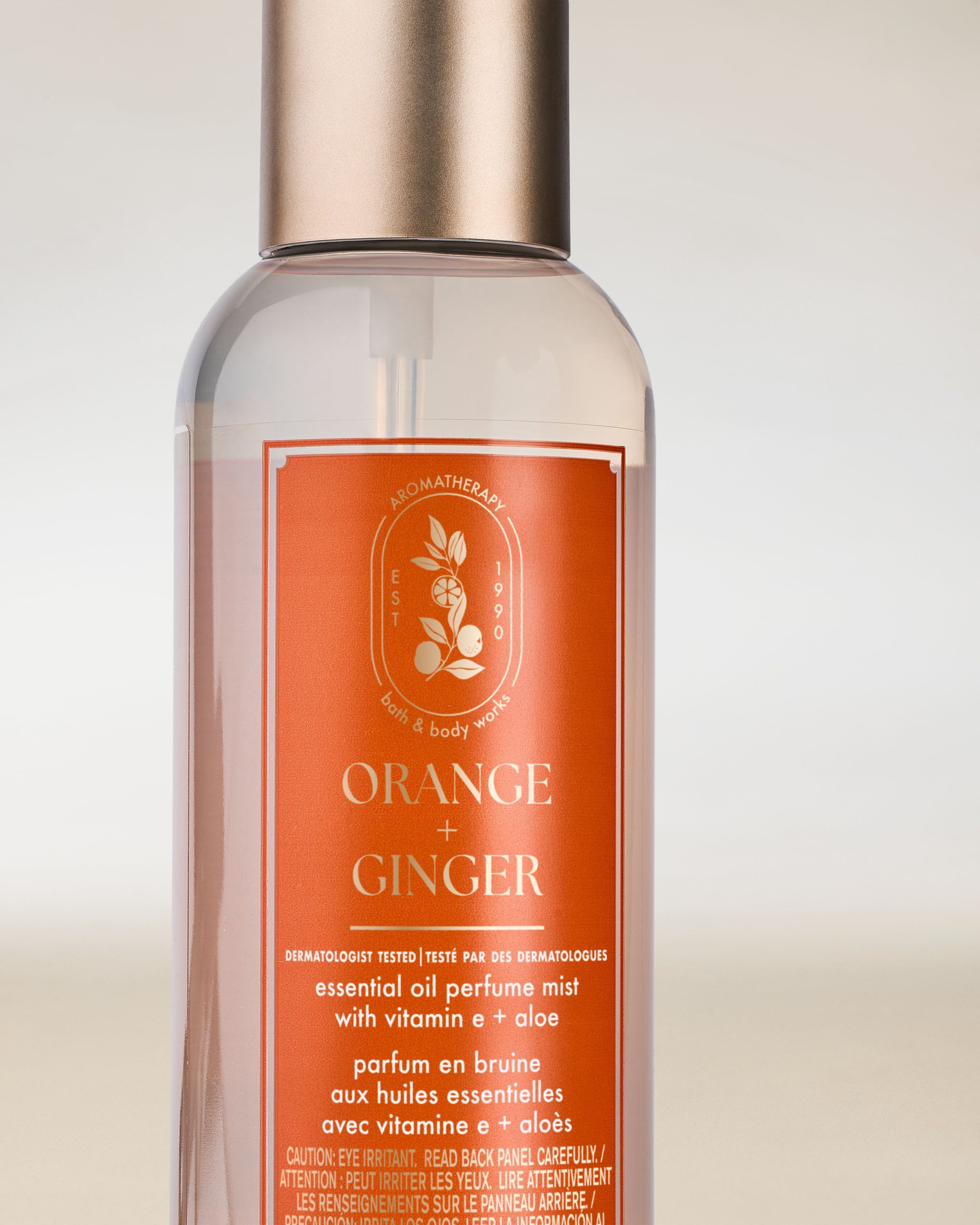Spray parfumat Bath & Body Works Aromatherapy Orange + Ginger 173 ml, în flacon cu pulverizator.