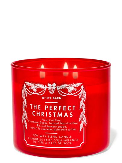 Lumânare parfumată The Perfect Christmas White Barn cu 3 fitiluri în recipient din sticlă roșie