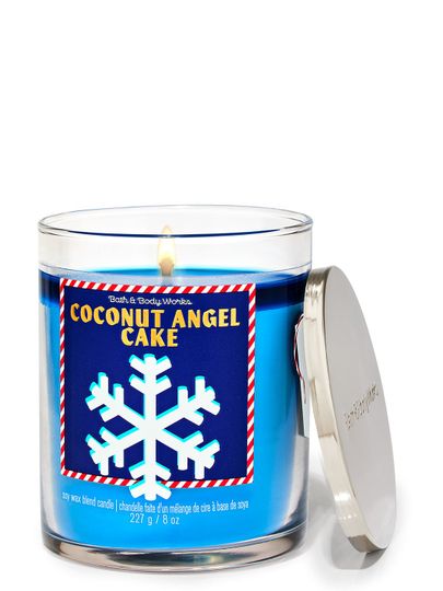 Vonné svíčky "Coconut Angel Cake" s etiketou s velkou bílou sněhovou vločkou, Bath & Body Works.