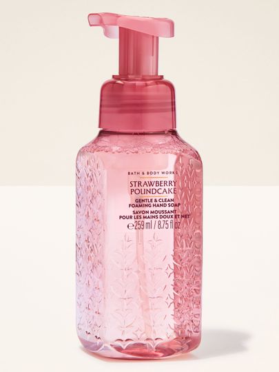 Săpun spumă pentru mâini Bath & Body Works Strawberry Poundcake 259 ml, în flacon roz cu pompă.