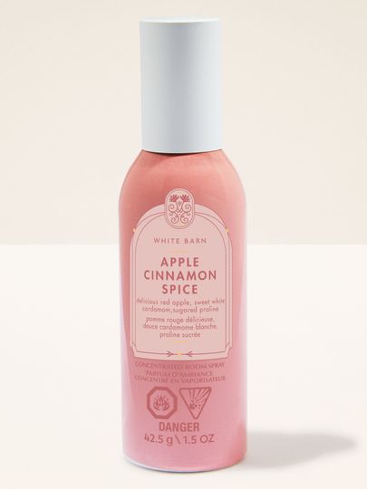White Barn Apple Cinnamon Spice – spray de cameră roz cu aromă de măr și scorțișoară.