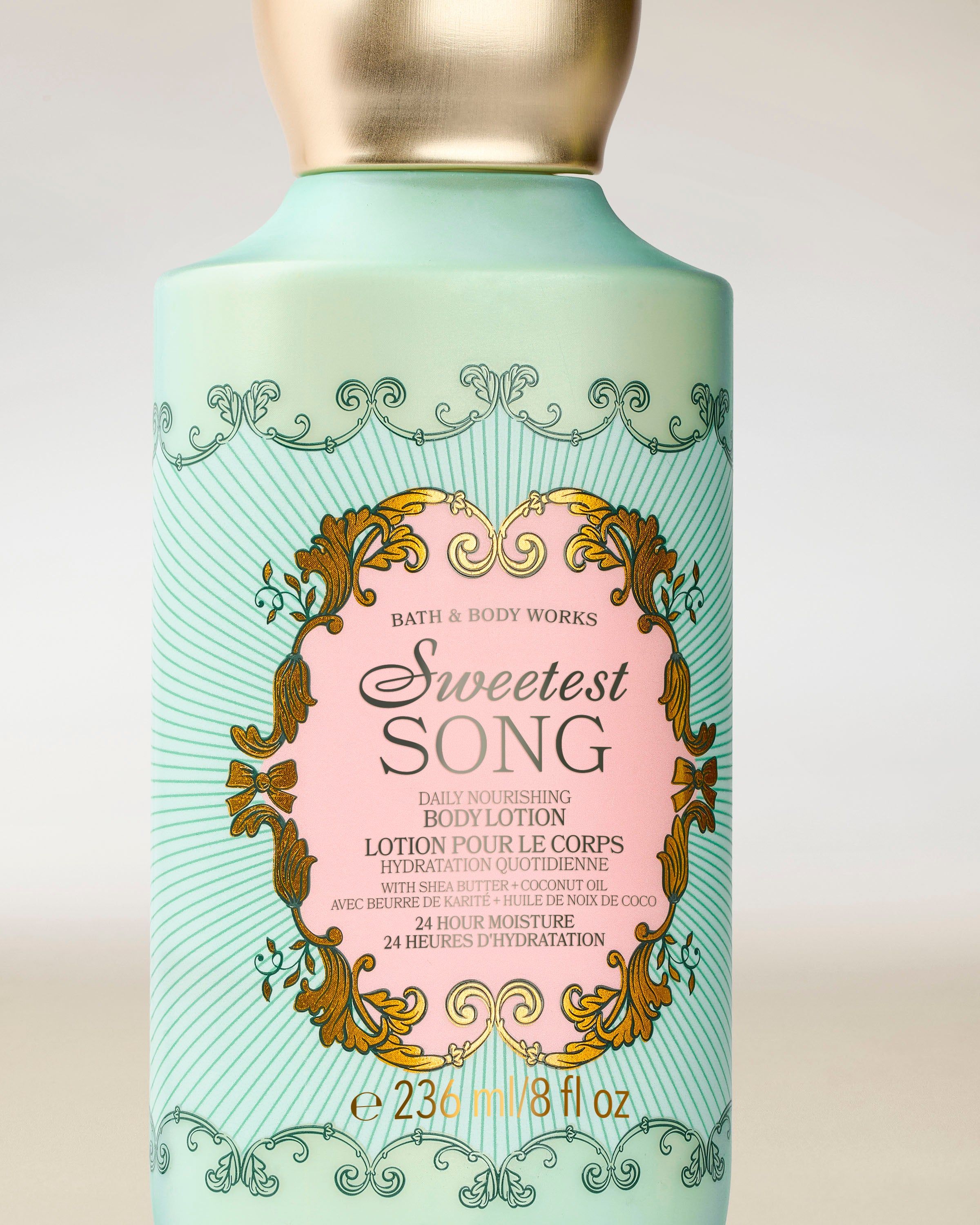 Loțiune de corp Bath & Body Works Sweetest Song 236 ml, în flacon verde mentă cu etichetă decorativă.