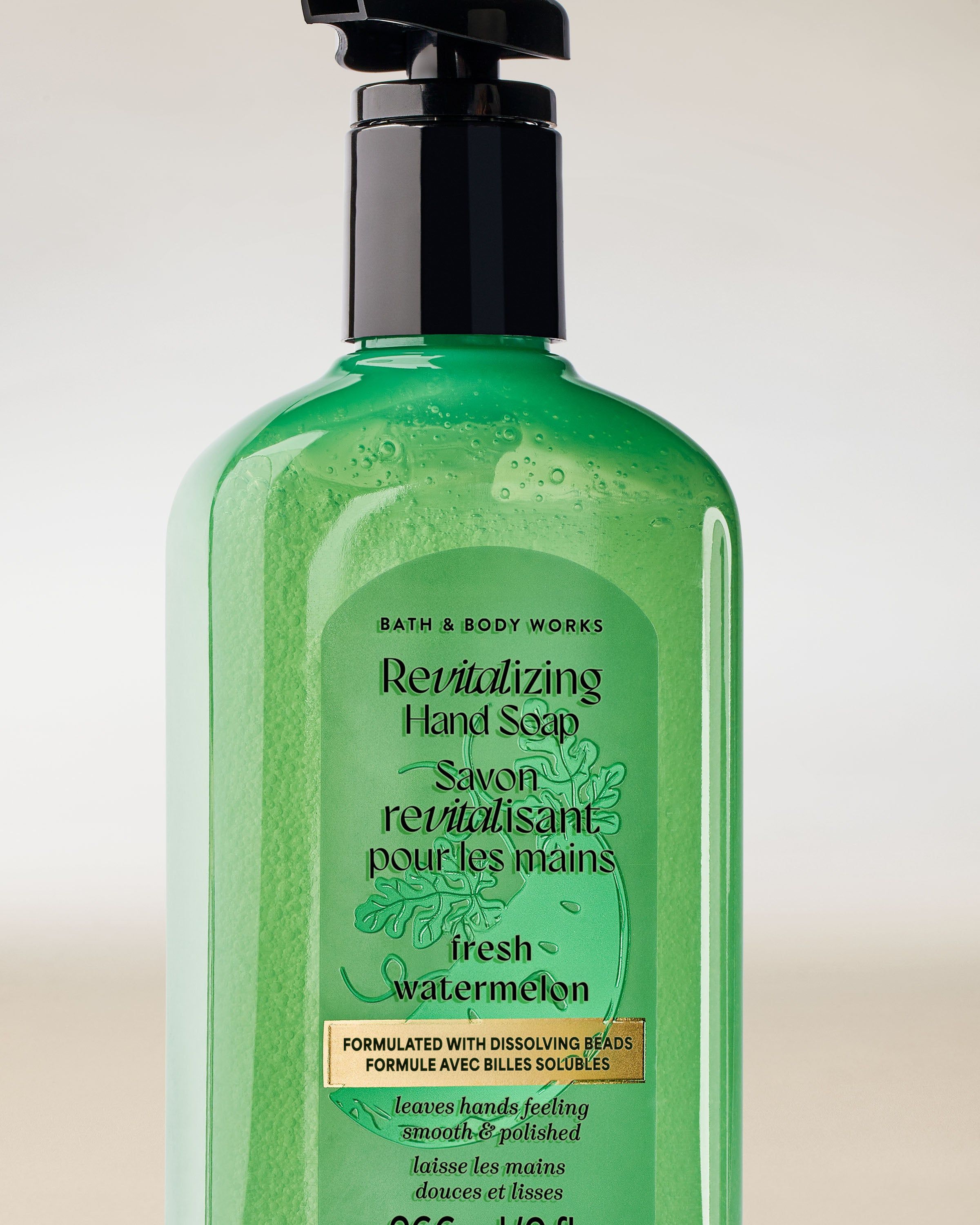 Gel pentru mâini Bath & Body Works Fresh Watermelon 266 ml, în flacon verde cu pompă.