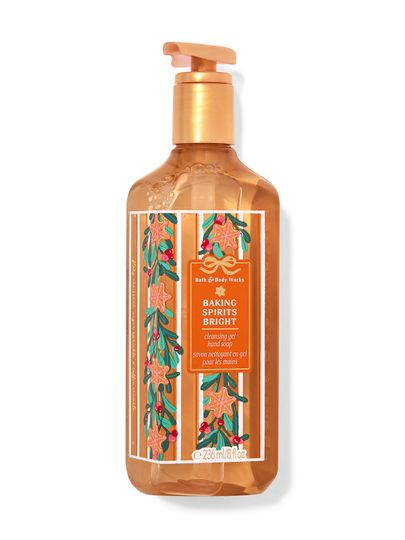 Hnědé gelové mýdlo na ruce „Baking Spirits Bright“ s motivem perníčků a plodů cesmíny. Bath & Body Works.