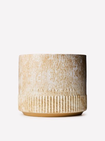 Lumânare parfumată Bath & Body Works cu 4 fitiluri într-un recipient ceramic