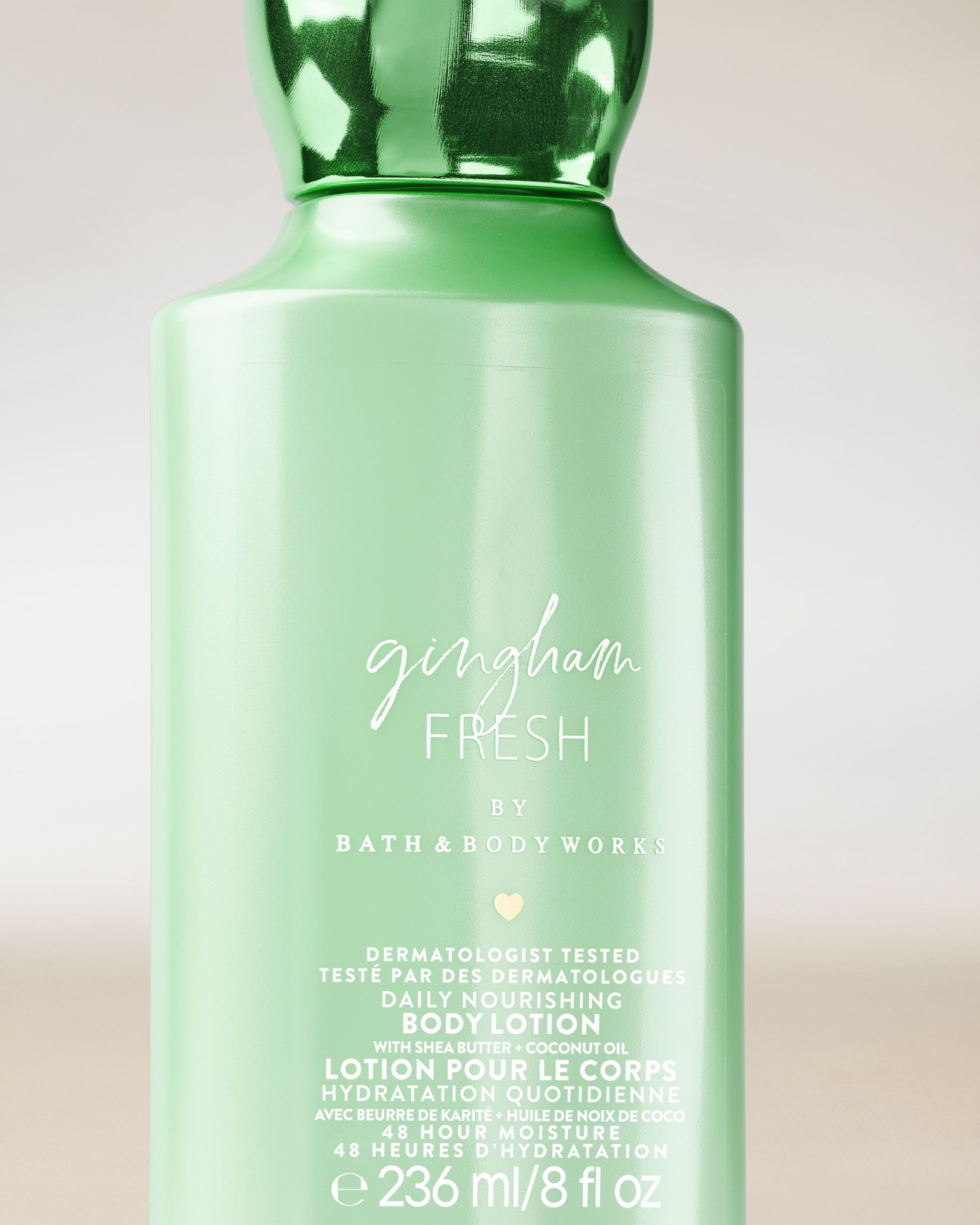 Loțiune de corp Bath & Body Works Gingham Fresh 236 ml, în flacon verde cu design minimalist.