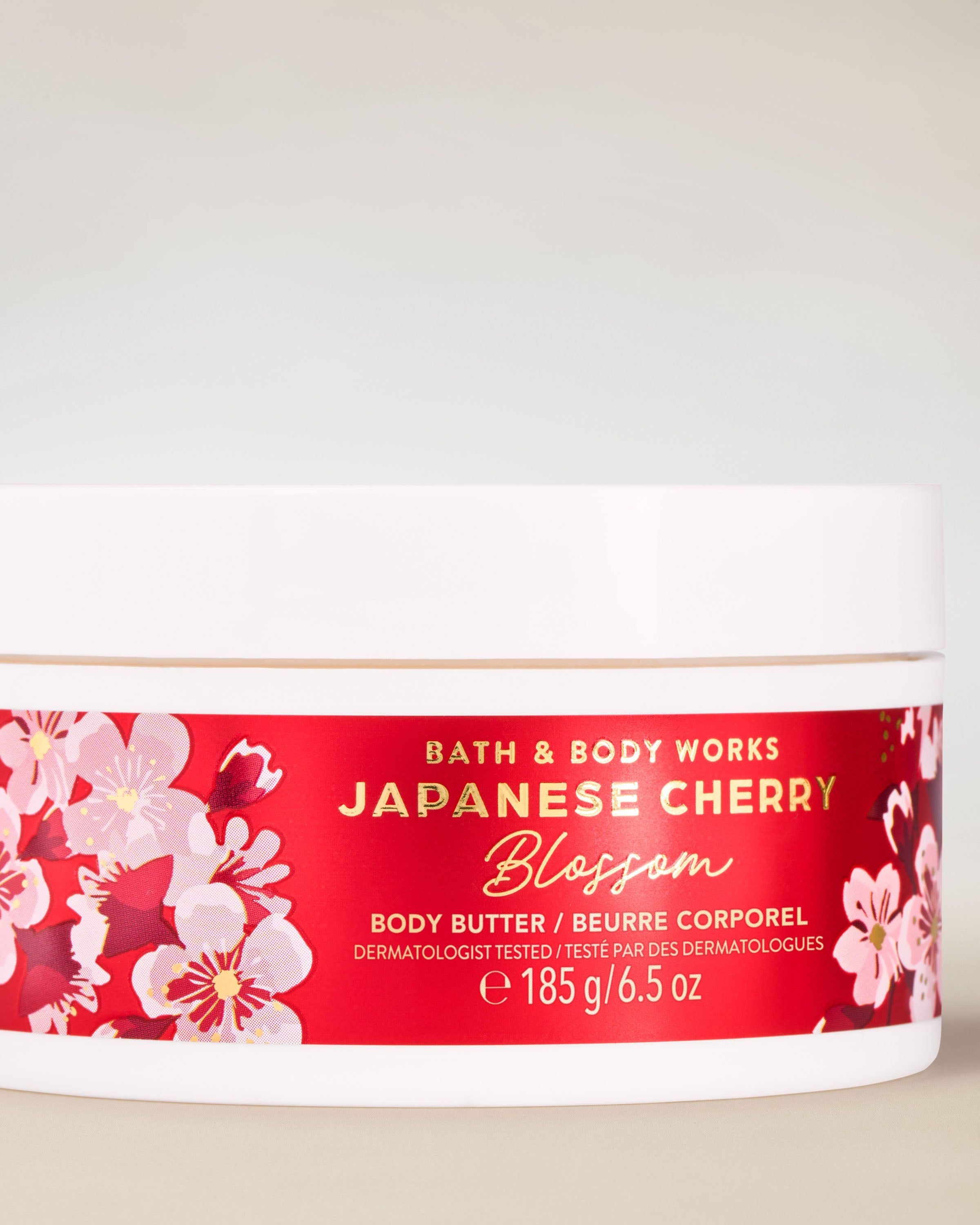 Unt de corp Japanese Cherry Blossom Bath & Body Works cu motiv de flori de cireș